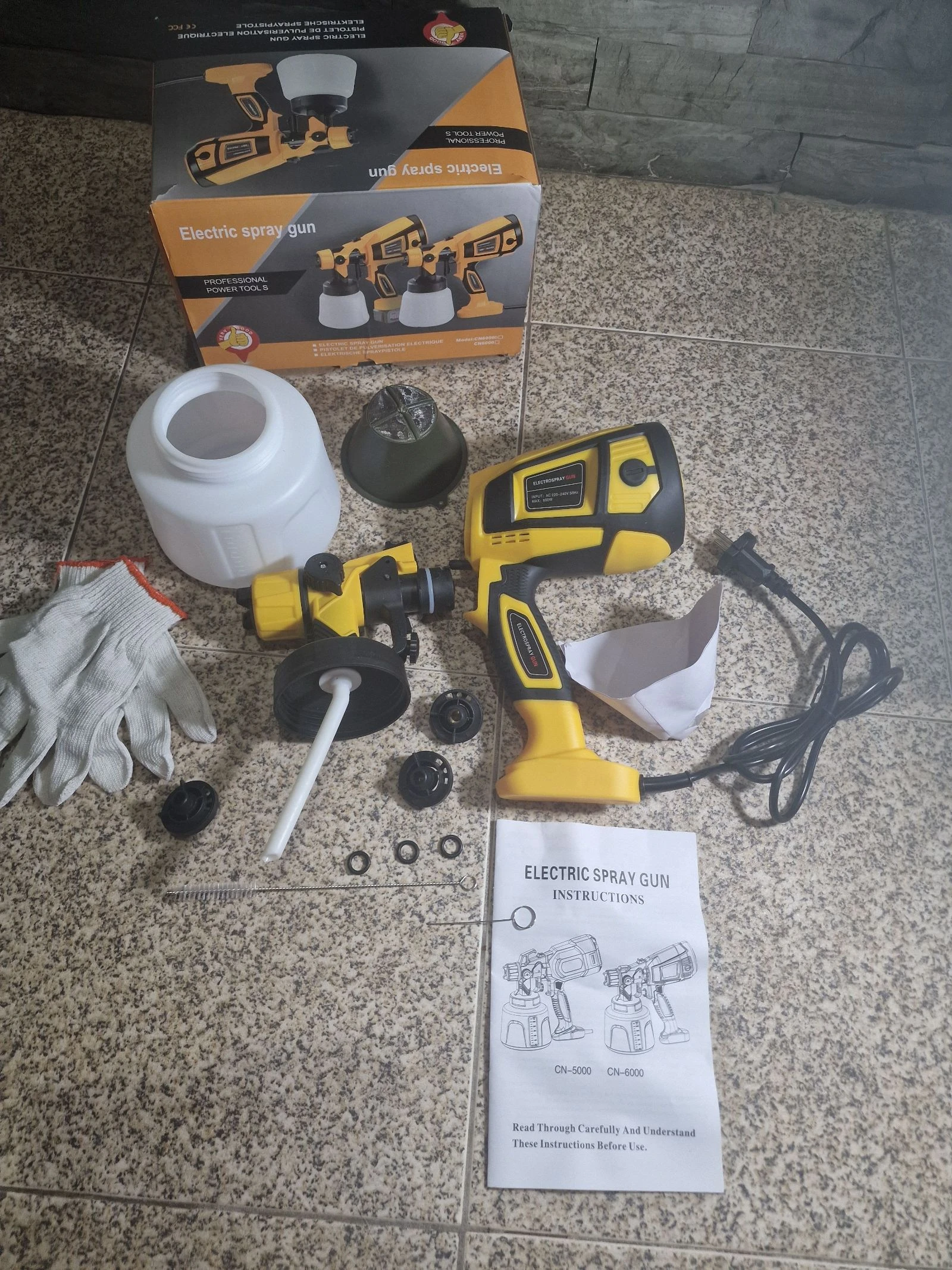 Pistolet de peinture électrique HVLP jaune, avec une puissance variant entre 650W et 850W. – photo 5